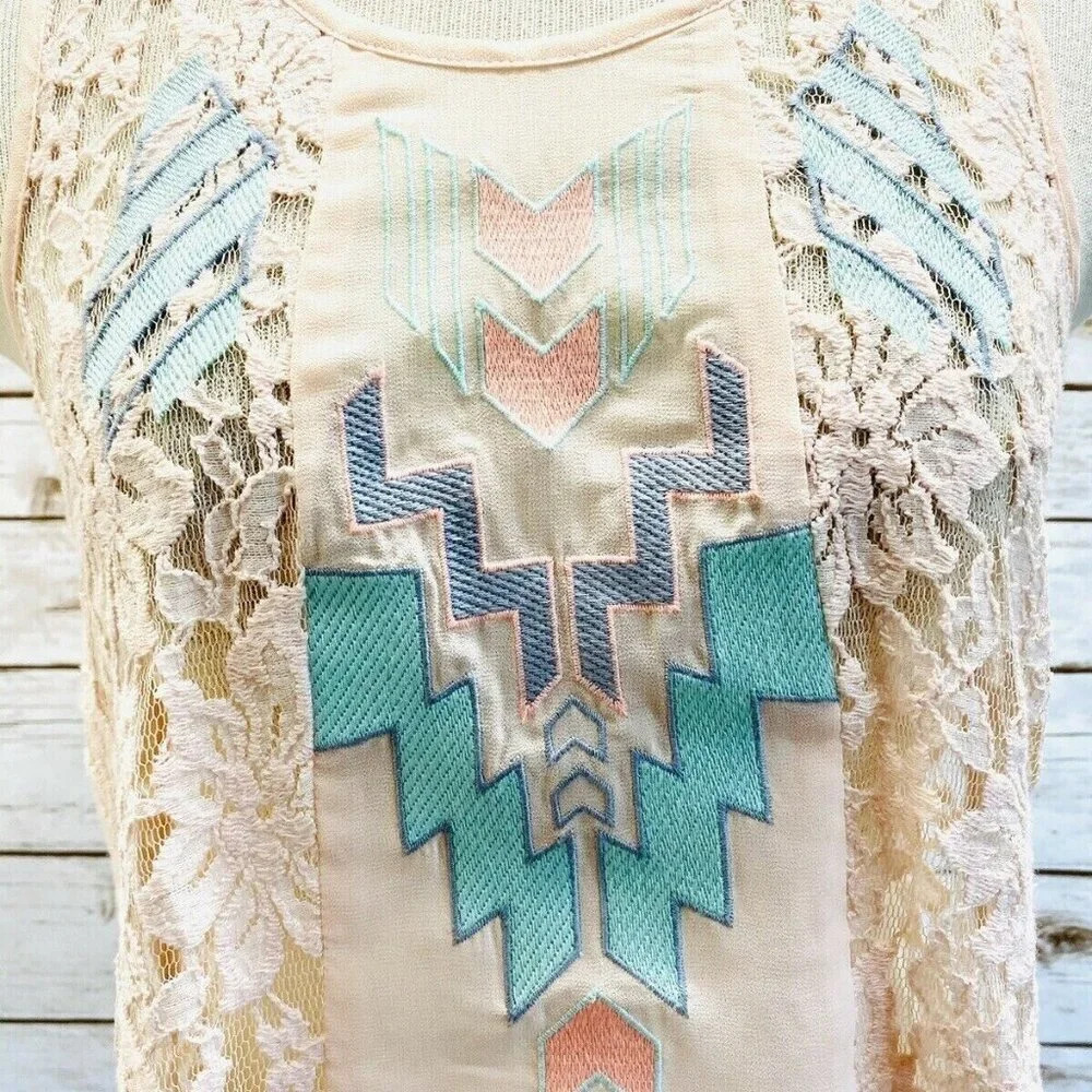 LUSH Women Sleeveless Pullover Scoop Neck Pink Lace See Through Top Size Small - Picture 4 of 13